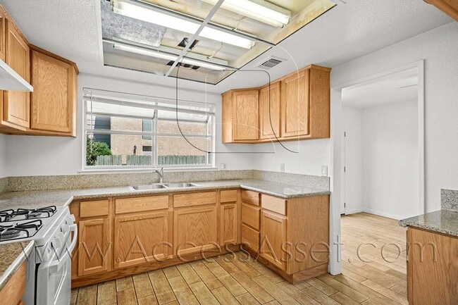 Foto del edificio - 661 Parkview Dr