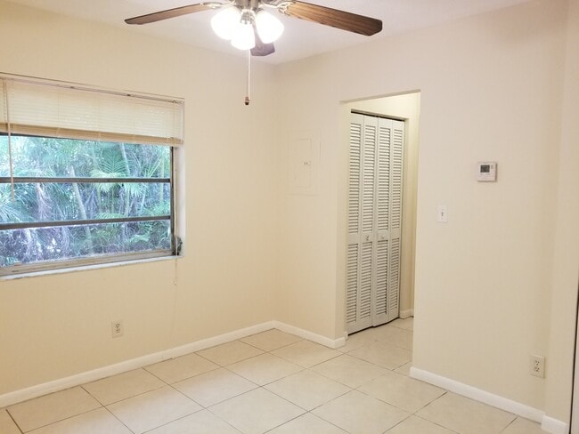 Foto del edificio - 2326 Monroe St