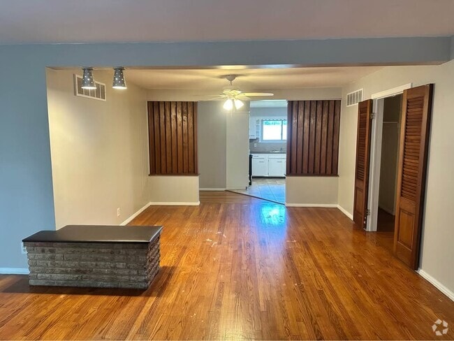 Building Photo - 646 Vine St