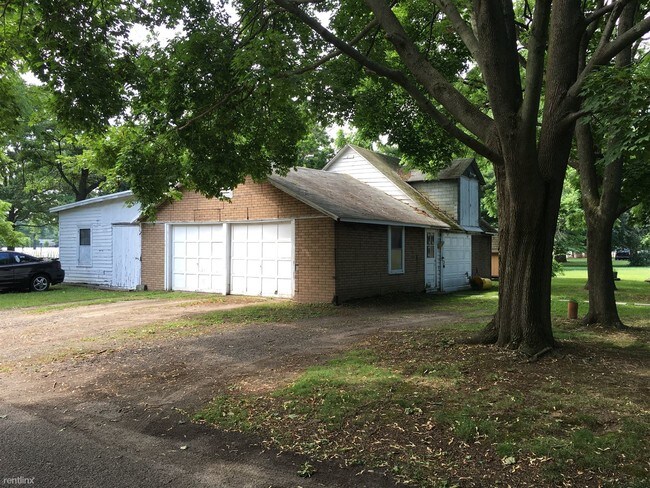Building Photo - 302 W Franklin Ave