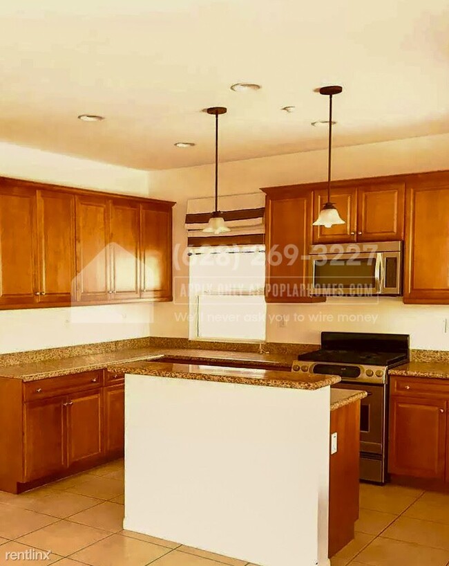 Foto del edificio - 6 br, 3 bath House - 4812 Gregory Rd -