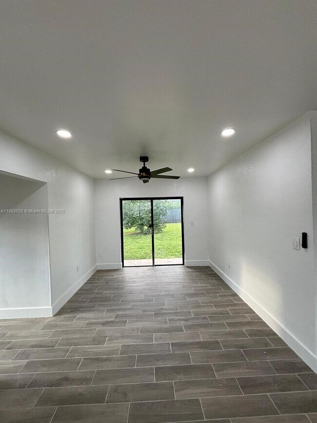 Foto del edificio - 10815 SW 157th Terrace