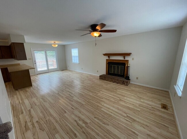 Foto del edificio - Adorable 3 Bedroom Home in Durham with Fir...