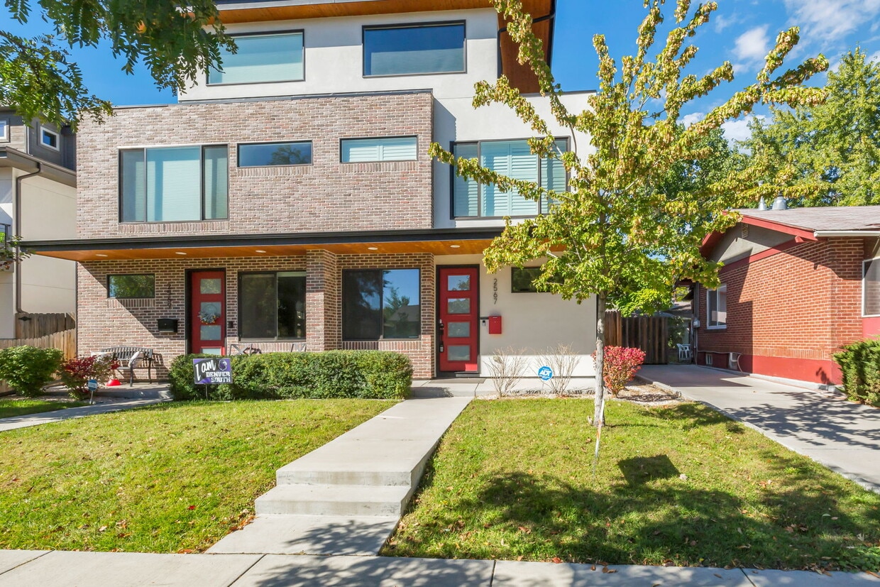 Primary Photo - 2567 S Acoma St