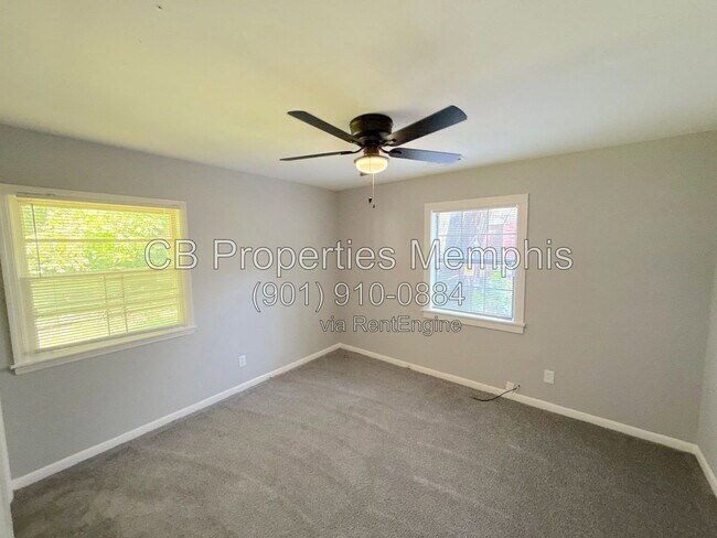 Building Photo - 1445 Robin Hood Ln