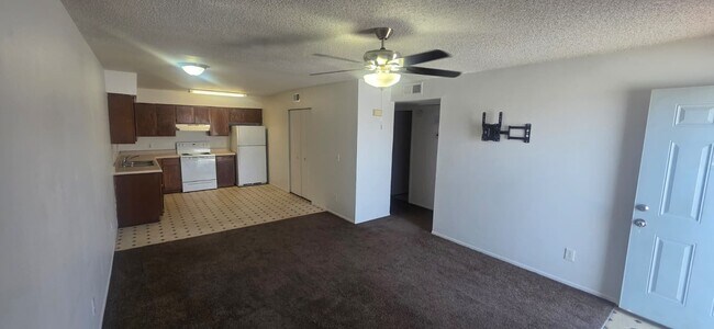 Foto del edificio - 590 W 18th Ave