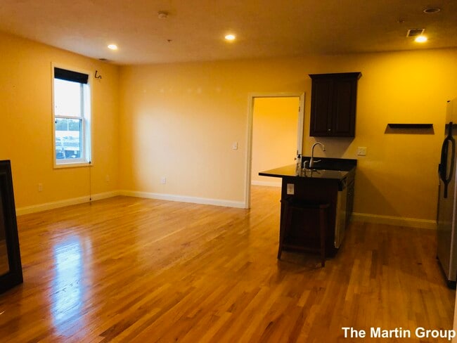 Building Photo - 102 Fellsway W