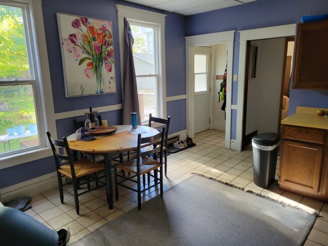Foto del edificio - 3 Bed 2 Bath close to UWEC! Available June...