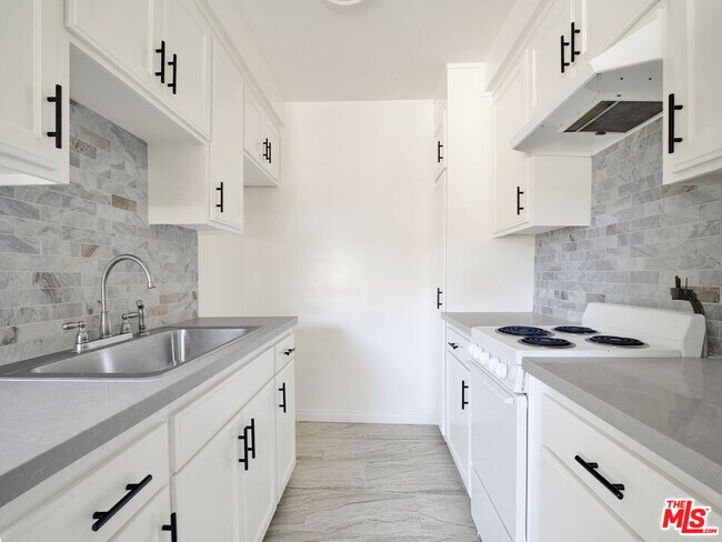 Foto del edificio - 7228 Allott Ave