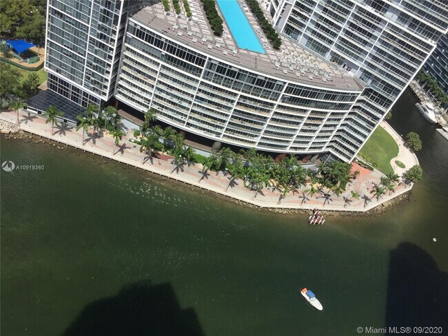 Building Photo - 801 Brickell Key Blvd