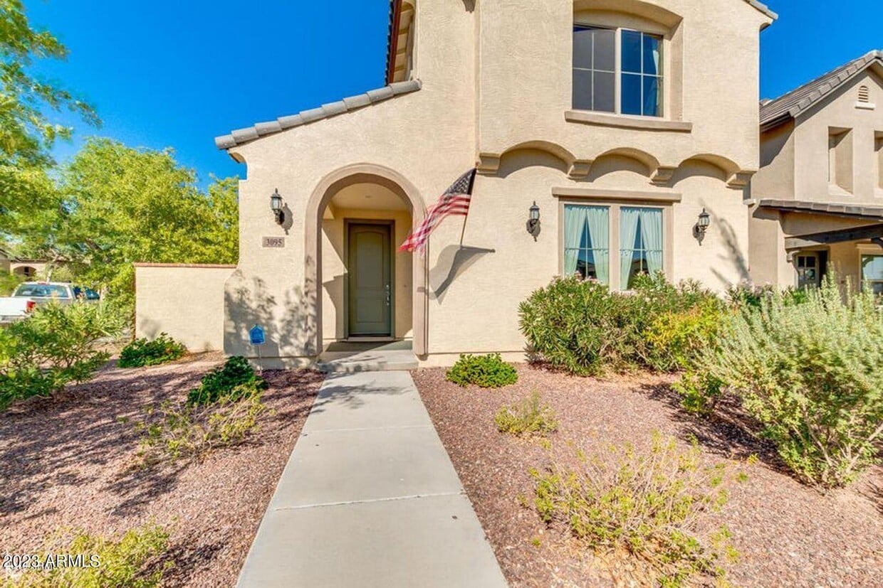 Foto principal - 3095 N Clanton St