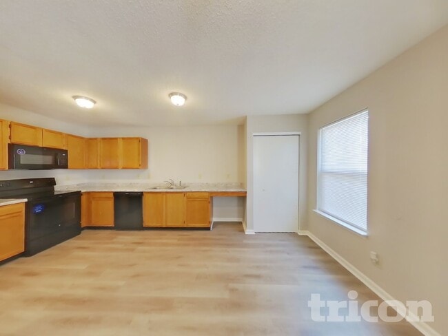 Building Photo - 121 Winterwood Dr