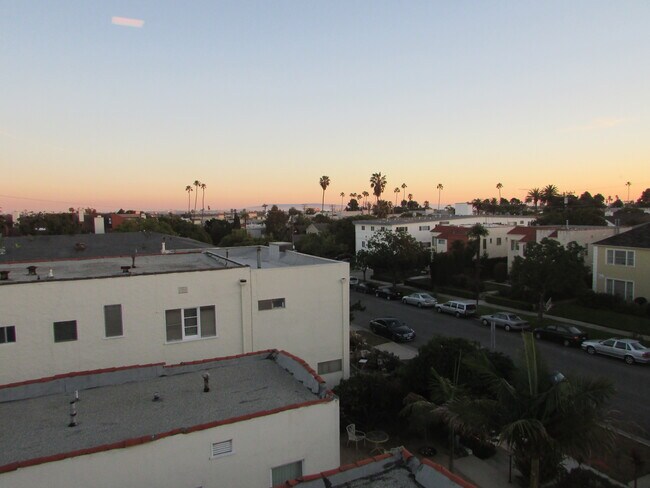 Views - 931 Euclid St