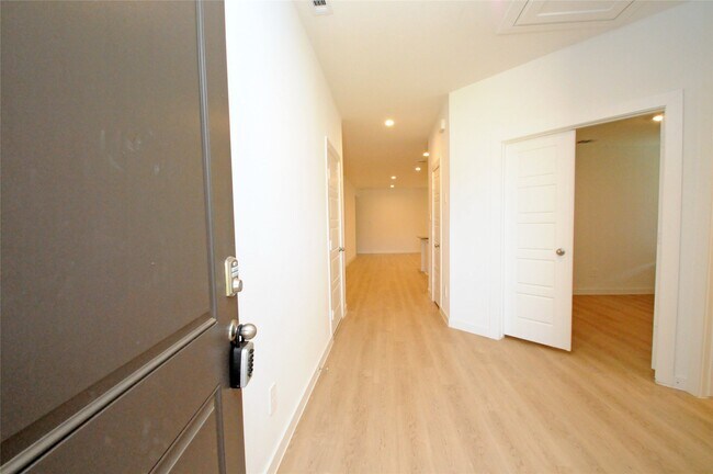 Foto del edificio - 1410 Island Grove Dr