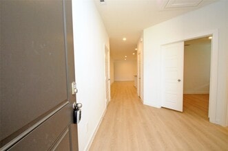 Building Photo - 1410 Island Grove Dr