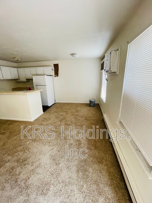 Building Photo - 7427 Tyndale, Apt