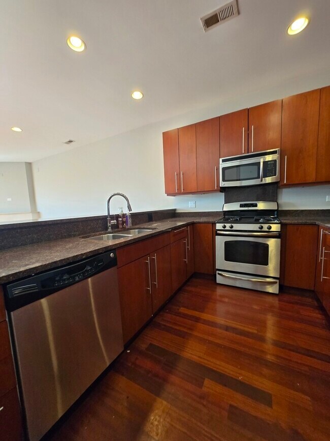 Foto del edificio - 2358 W School St