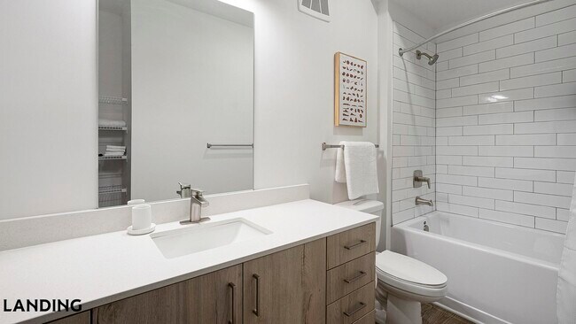 Building Photo - 2800 Milan Ct