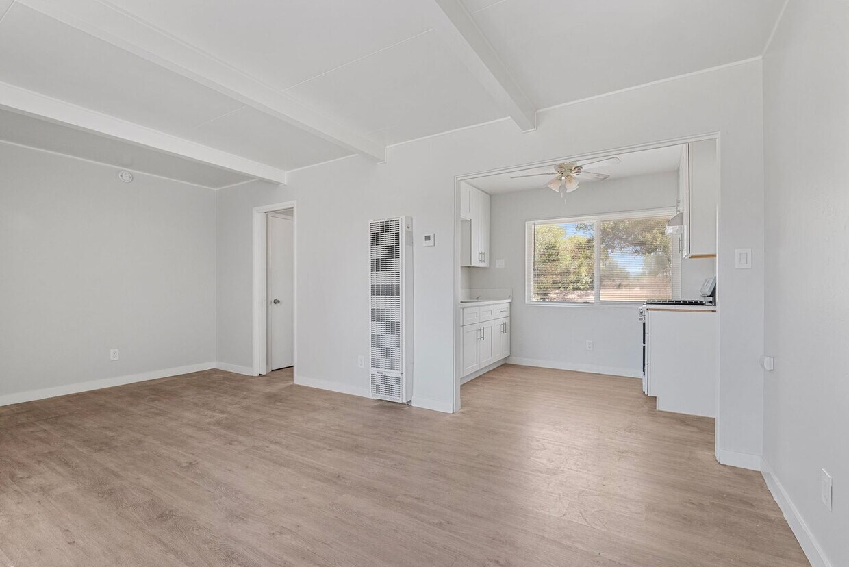 Foto principal - 203 W 3rd Ave
