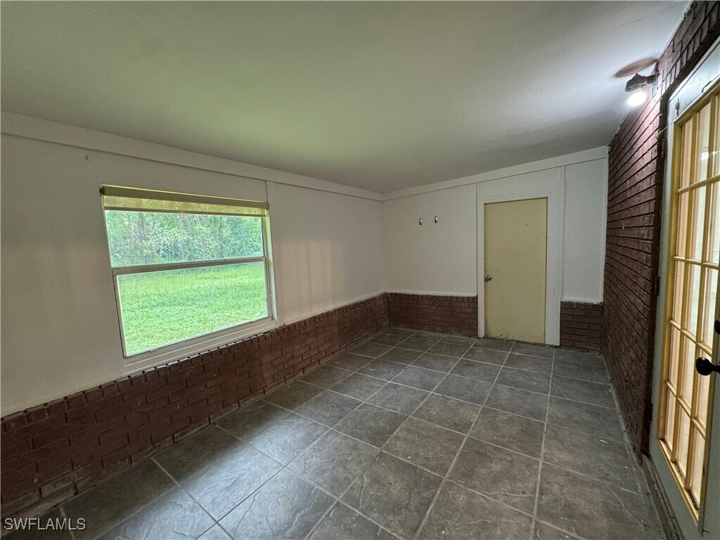 Foto del edificio - 221 18th Ave NW