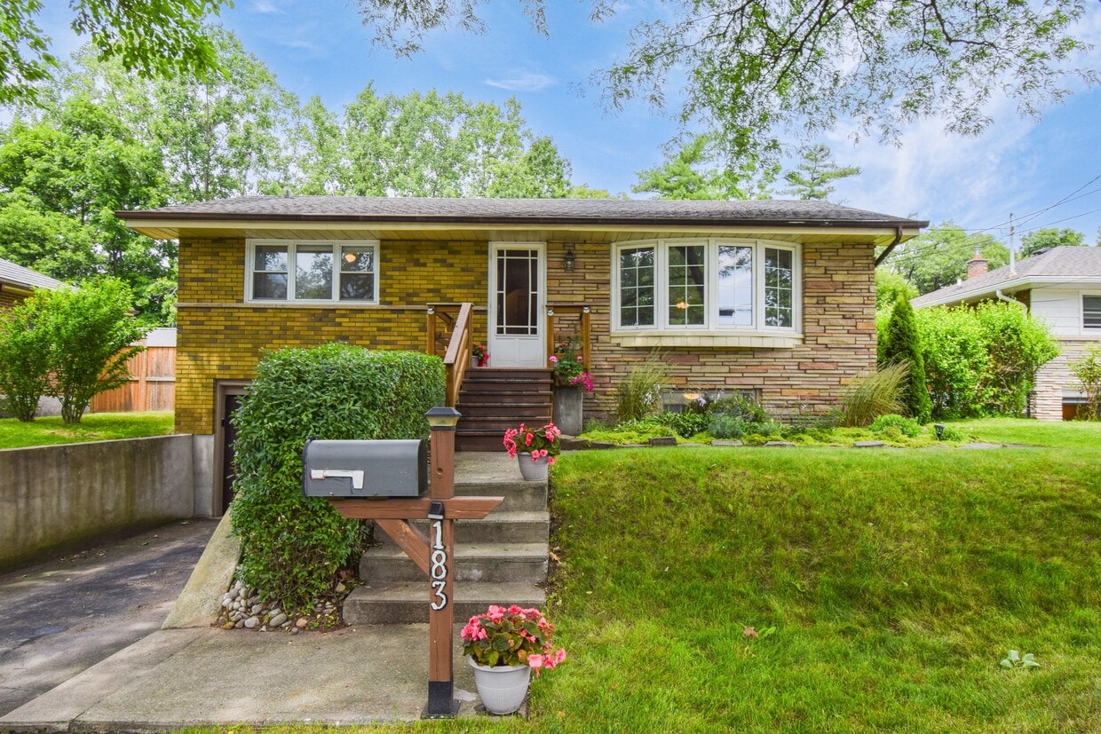 Charmant bungalow surélevé avec longue allée privée. - 183 Grove Park Dr