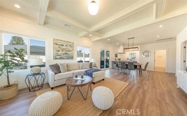 Foto del edificio - 18412 Devlin Ave