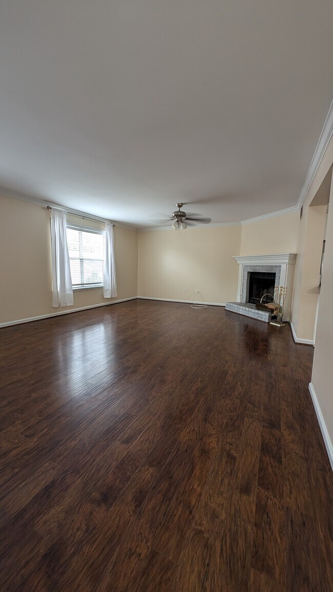 Foto del edificio - 1185 Ashford Ln