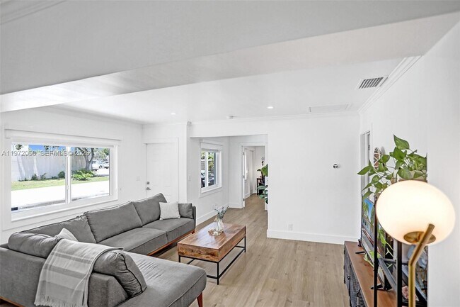 Building Photo - 3320 NE 13th Ave