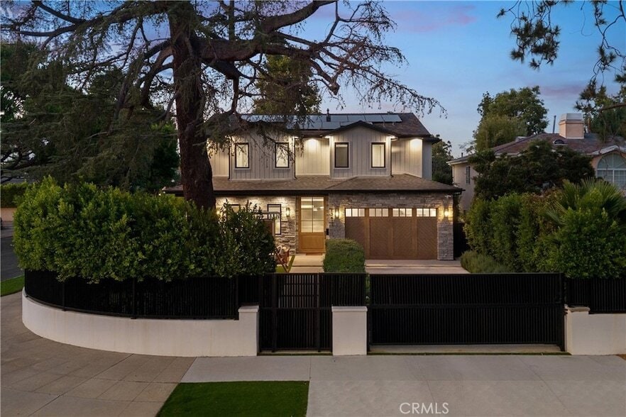 Foto principal - 13627 Chandler Blvd