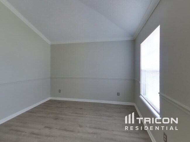 Building Photo - 2640 Glenhaven Dr