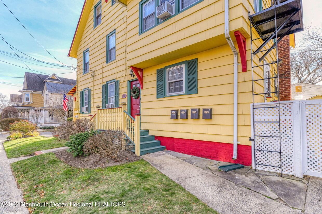 128 Mt Hermon Way Unit 4, Neptune Township, NJ 07756 Apartment for