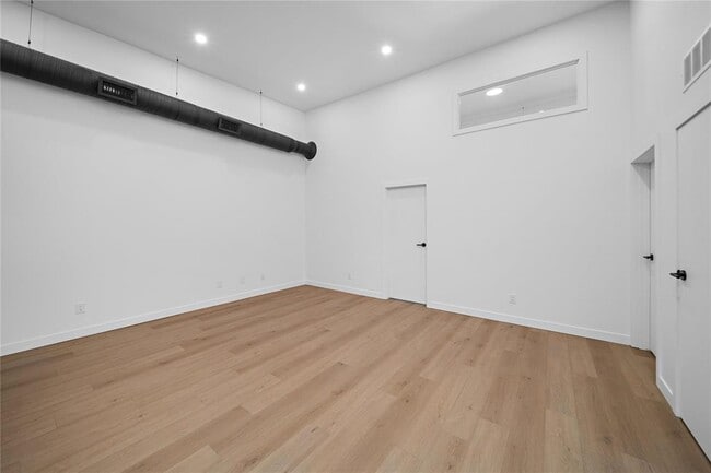 Building Photo - 287 Hamilton St