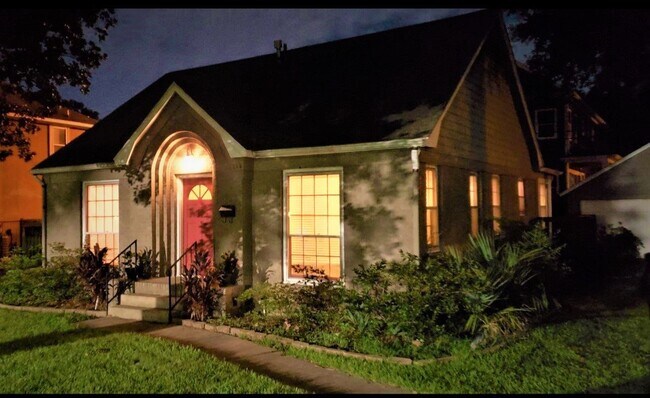 Foto del edificio - 411 Graceland St