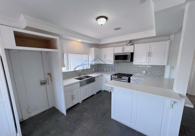 Building Photo - 1533 S Gaffey St