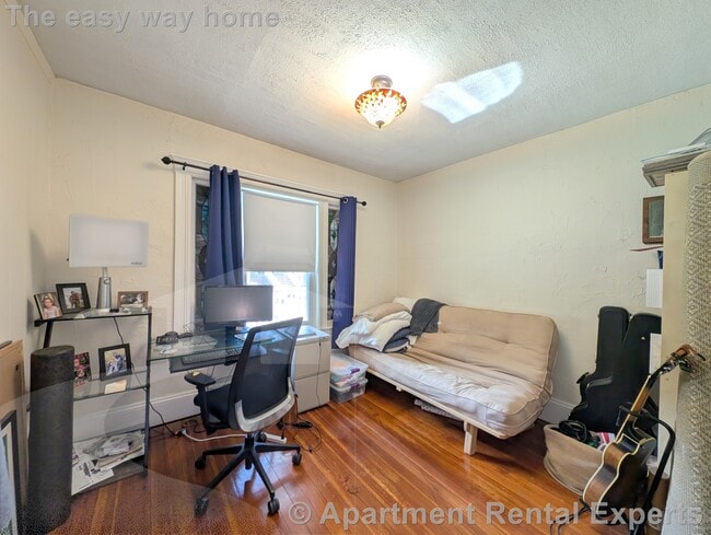 Photo - 430 Main St Unit #1 Apartment