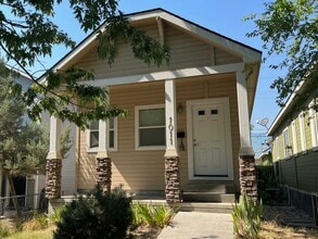 Building Photo - 1011 N 30th St N