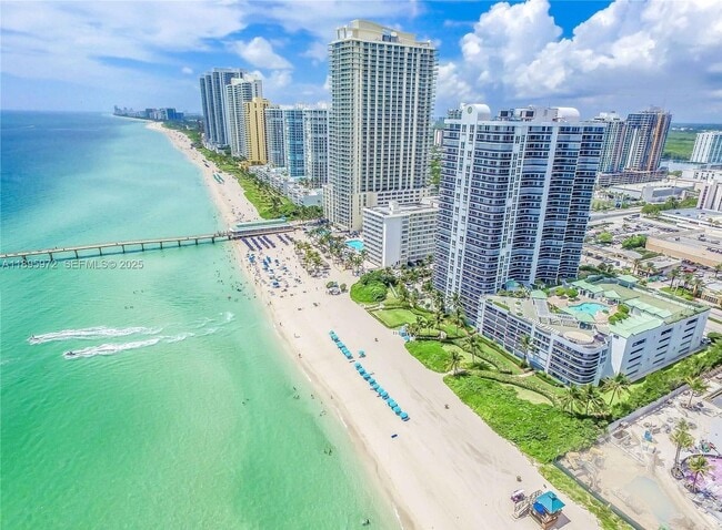 Foto del edificio - 16711 Collins Ave