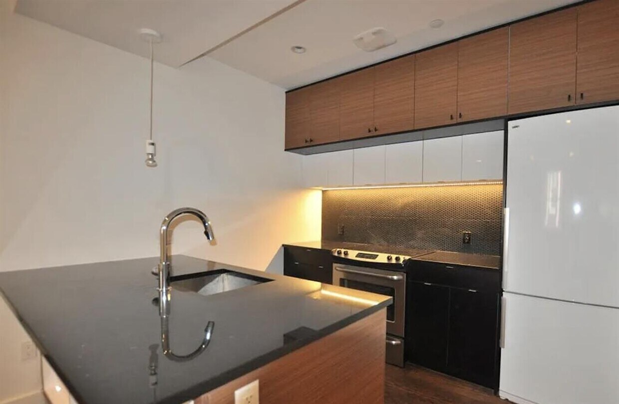 Primary Photo - 159 Winthrop St