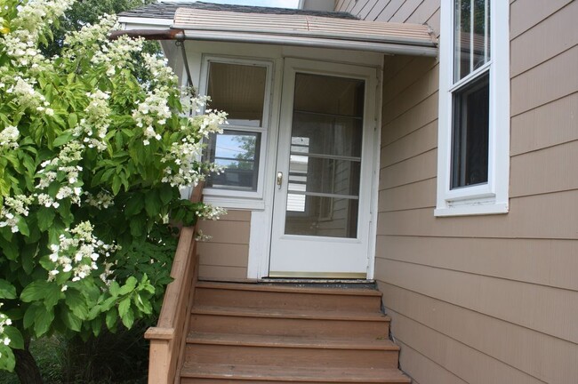 Foto del edificio - 3 Bedroom Home-Fenced in Yard