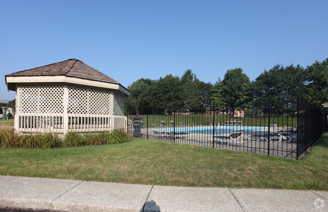 Building Photo - Sawmill Place