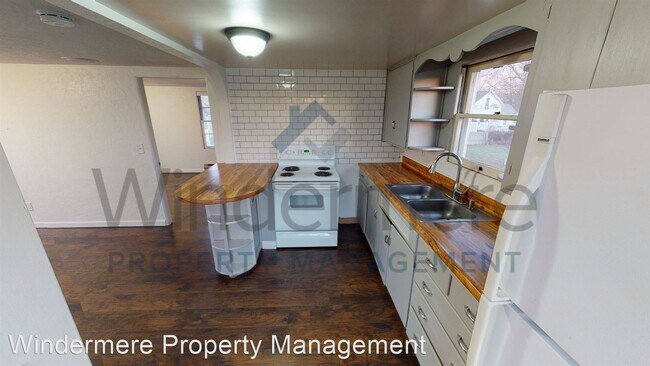 Building Photo - 1 br, 1 bath House - 310 1/2 SE 6th Street