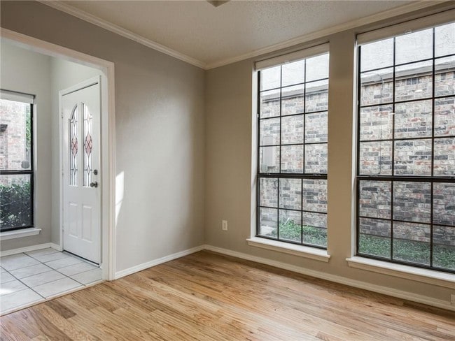 Foto del edificio - 17037 Upper Bay Rd