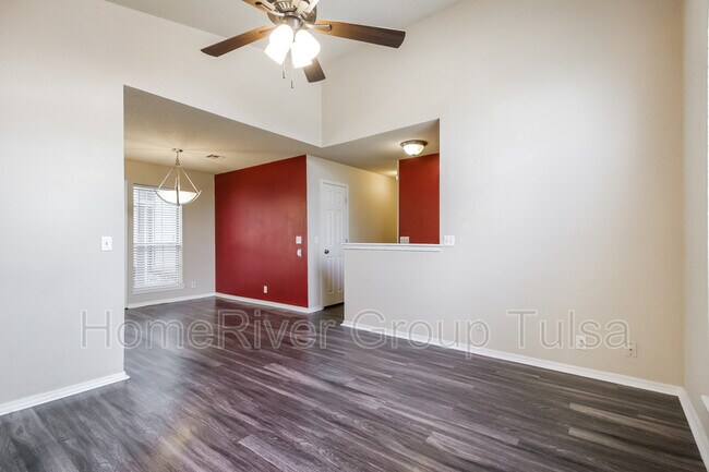 Building Photo - 1709 W Fort Worth St