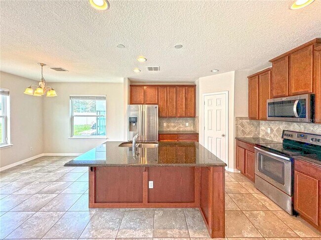 Building Photo - 3370 Mount Vernon Way