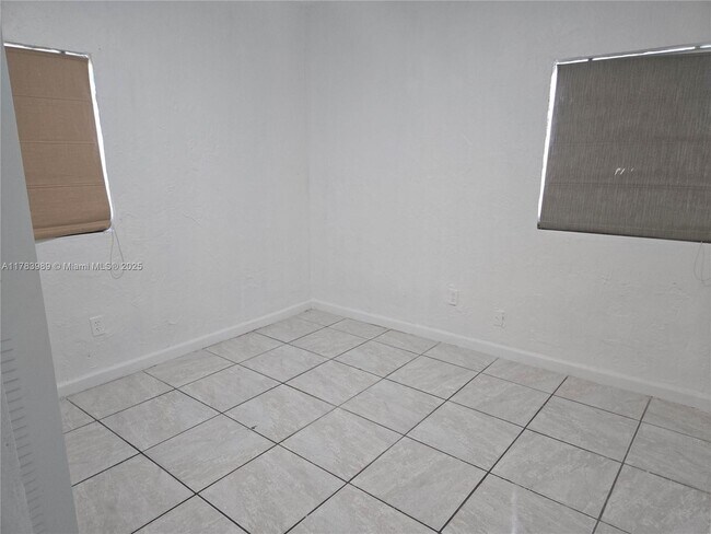 Foto del edificio - 3310 NW 214th St