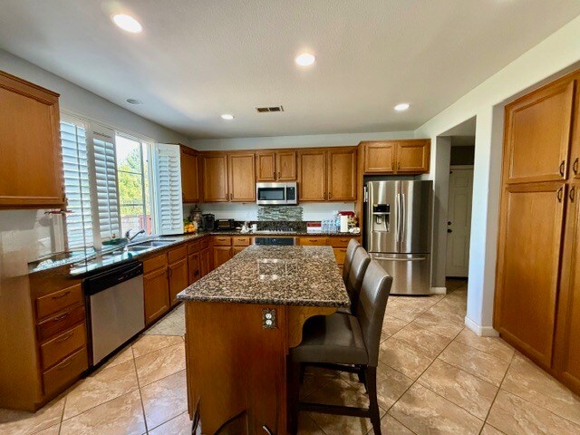 Foto del edificio - 2297 Treetop Ln