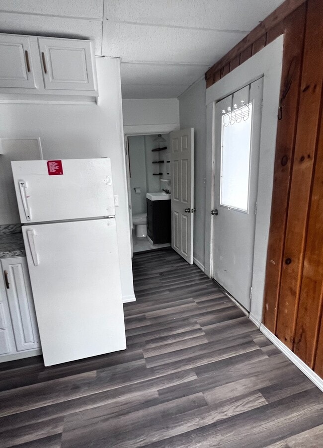 Building Photo - 12 Railroad St