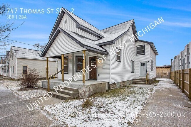 Building Photo - Available Now | 3 Bed 2 Bath Apartment in ...