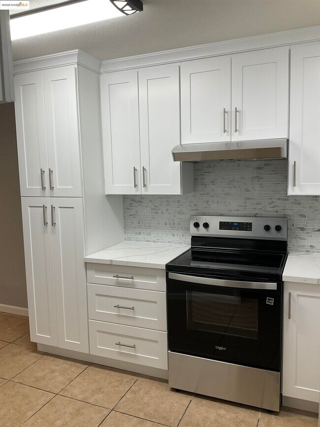 Building Photo - 108 E Trident Dr