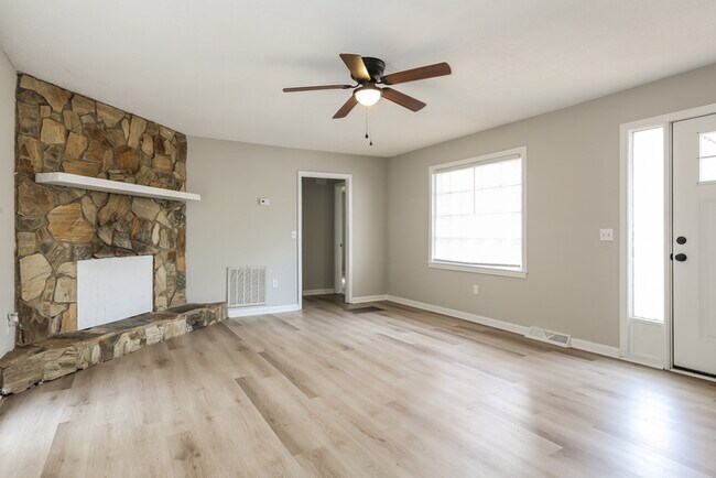 Foto del edificio - 421 Sellwood Cir
